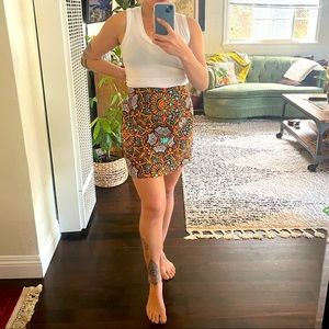 Gorgeous mini skirt, warm hues, size medium